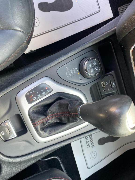 used 2015 Jeep Cherokee car, priced at $10,995