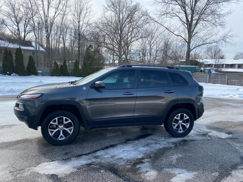 used 2015 Jeep Cherokee car, priced at $10,995