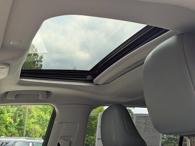 used 2021 Toyota Highlander car, priced at $27,894