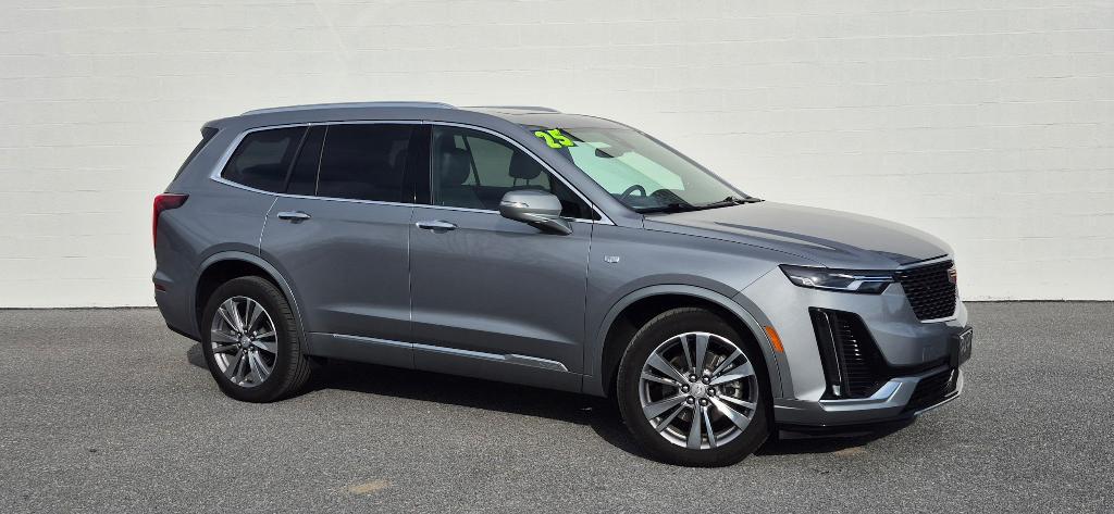 used 2025 Cadillac XT6 car, priced at $42,994