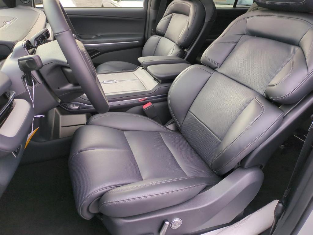new 2026 Lincoln Navigator car, priced at $100,764