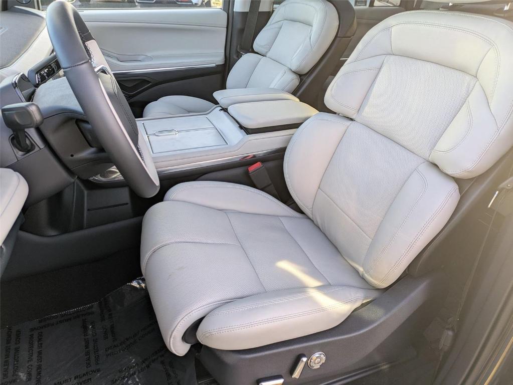 new 2025 Lincoln Navigator car, priced at $98,901