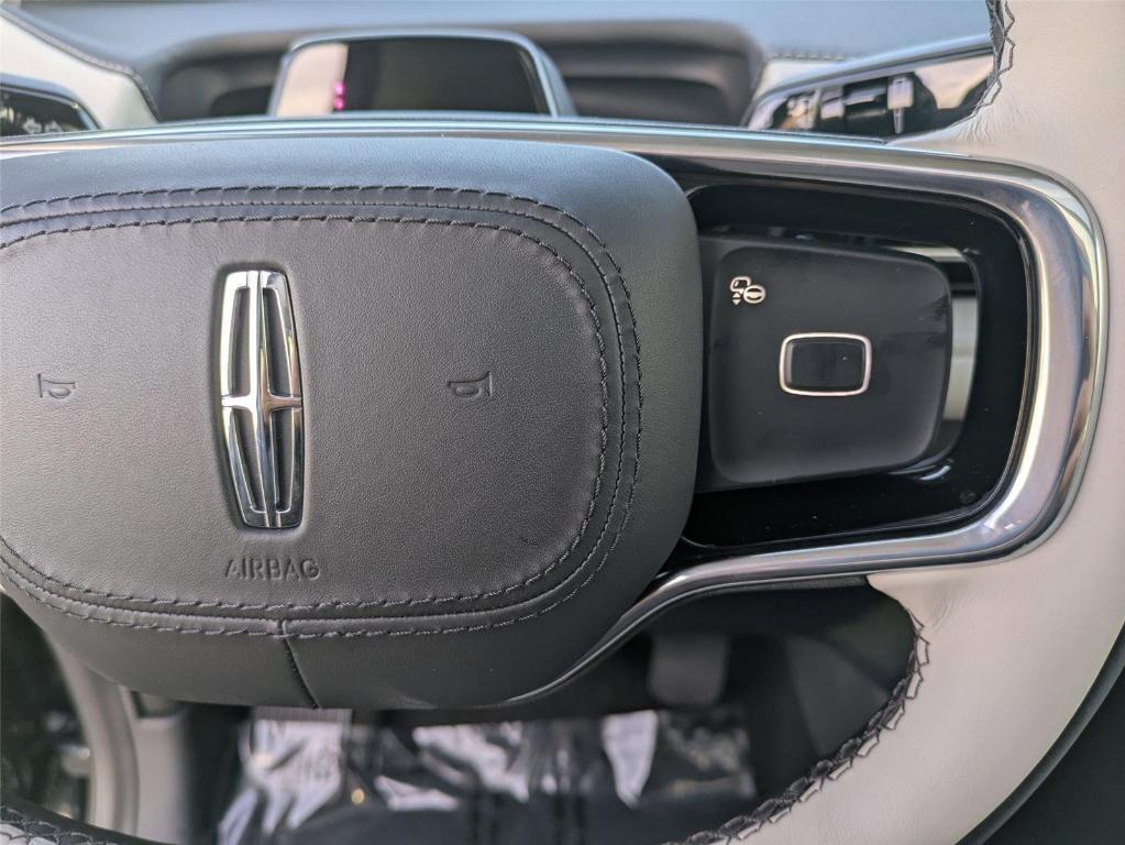new 2025 Lincoln Navigator car, priced at $98,901