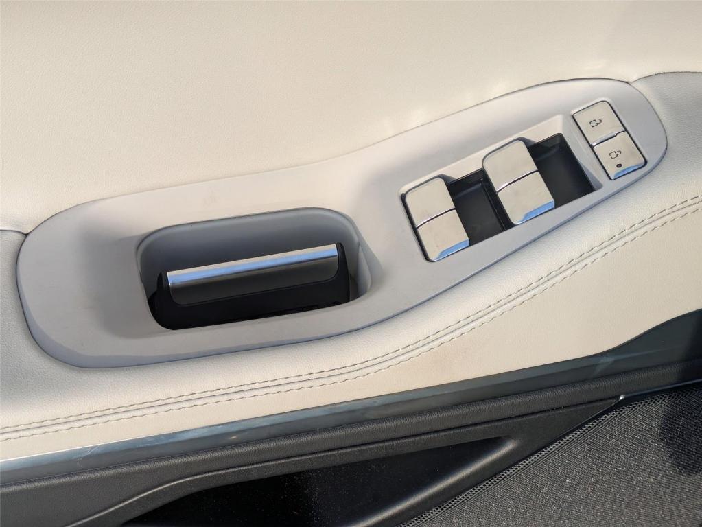 new 2025 Lincoln Navigator car, priced at $98,901