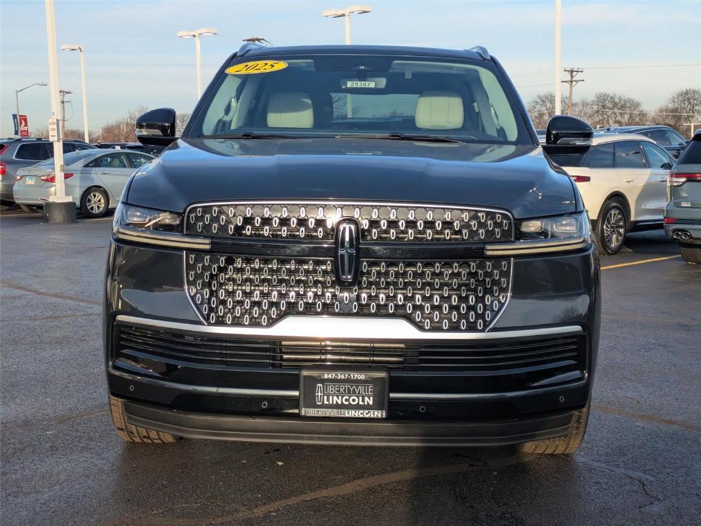 new 2025 Lincoln Navigator car, priced at $98,901