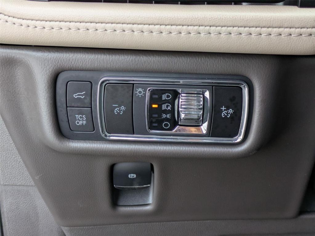 used 2022 Lincoln Nautilus car, priced at $34,422