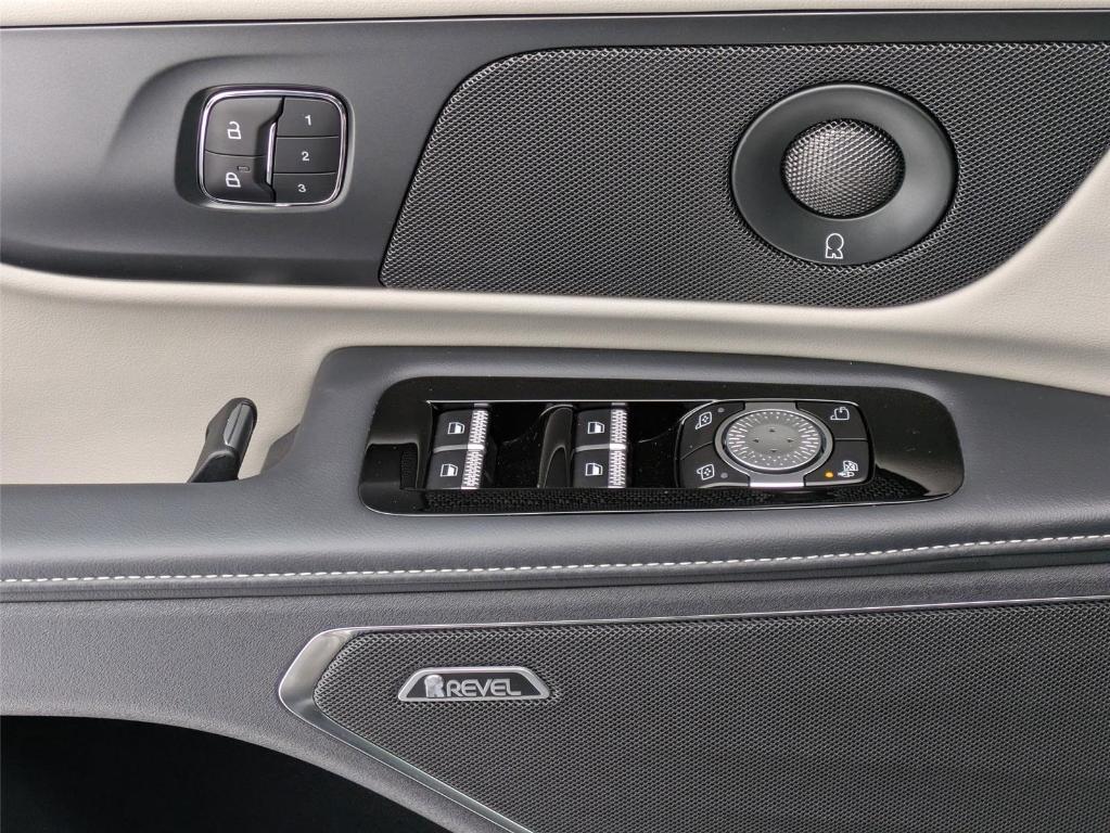 used 2025 Lincoln Nautilus car, priced at $50,495