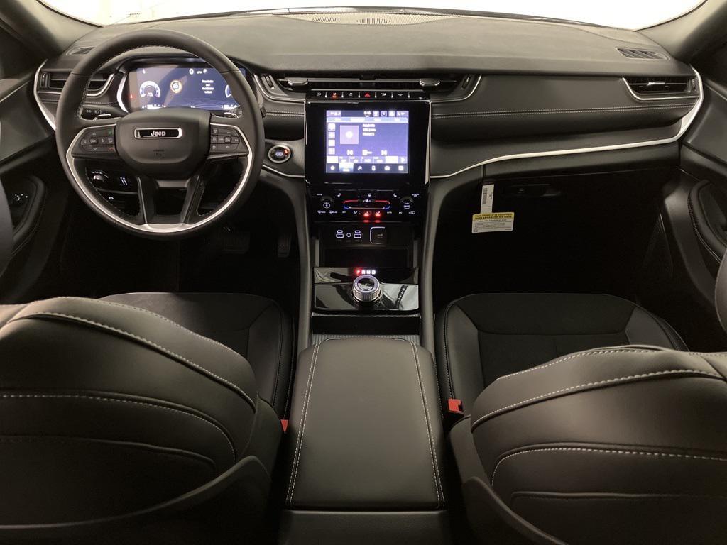 new 2025 Jeep Grand Cherokee car, priced at $41,990