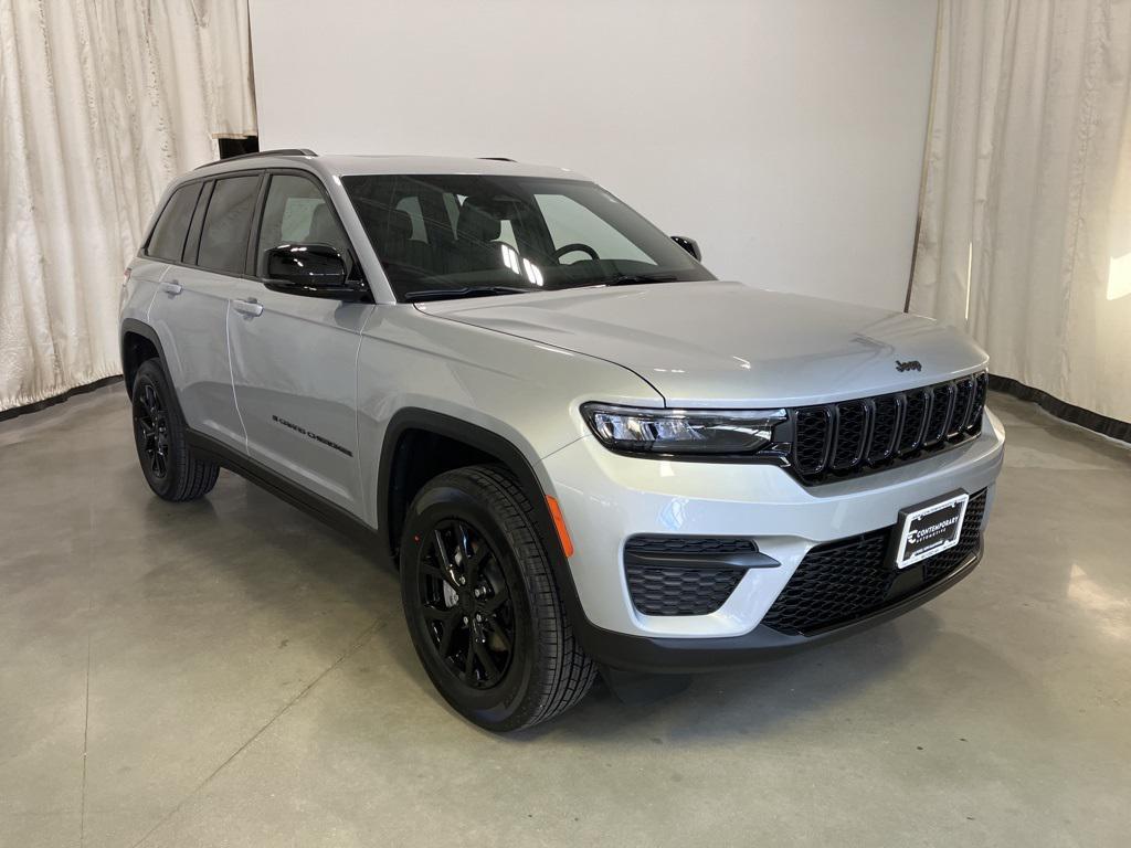 new 2025 Jeep Grand Cherokee car, priced at $41,990
