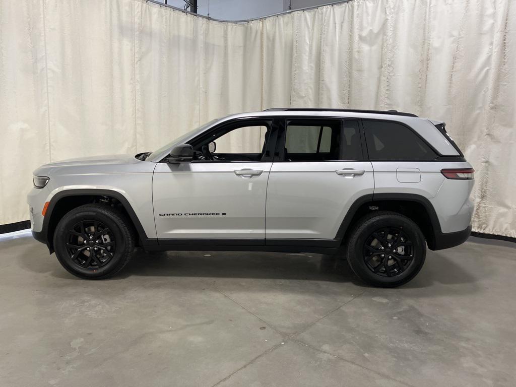 new 2025 Jeep Grand Cherokee car, priced at $41,990