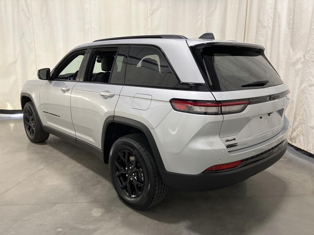 new 2025 Jeep Grand Cherokee car, priced at $41,990