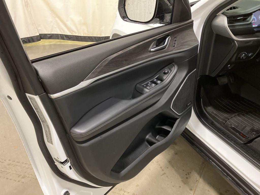 used 2021 Jeep Grand Cherokee L car, priced at $28,946