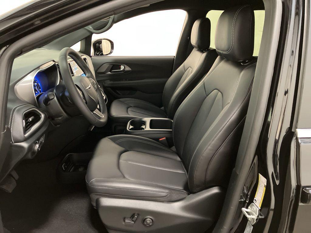 new 2026 Chrysler Pacifica car, priced at $45,915