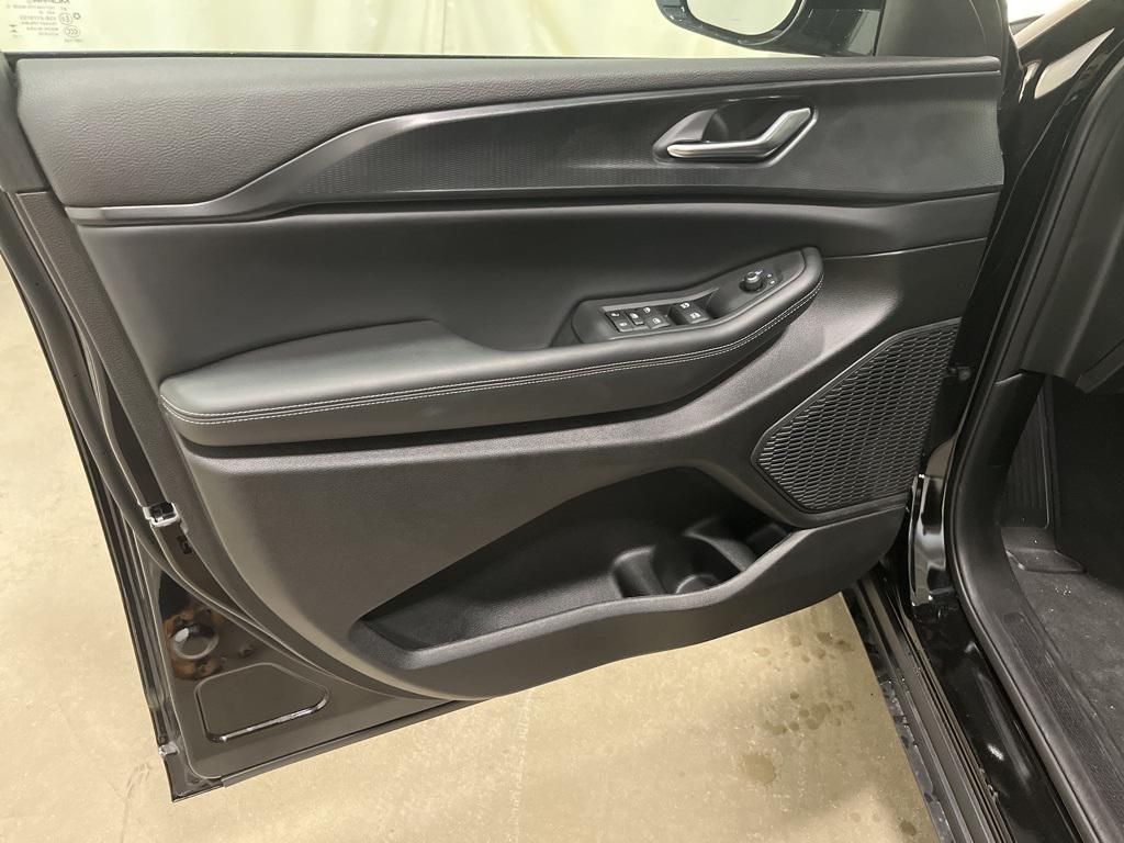 new 2025 Jeep Grand Cherokee L car, priced at $44,526