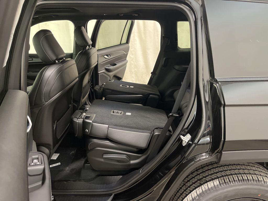 new 2025 Jeep Grand Cherokee L car, priced at $43,075