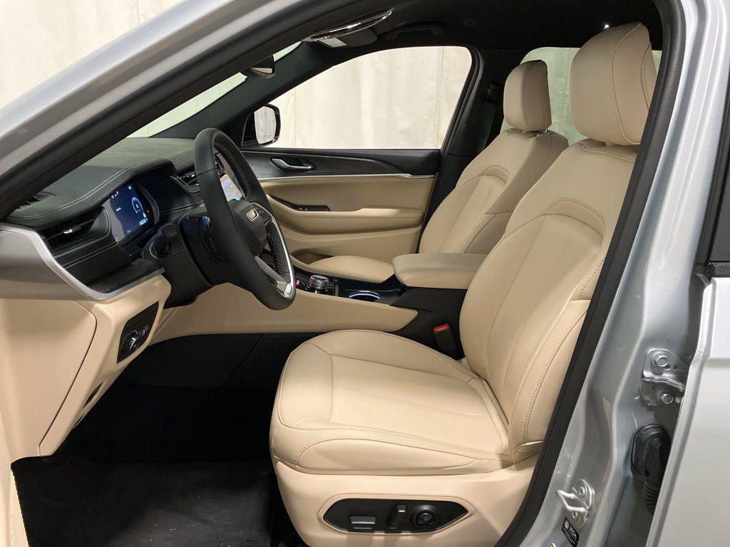 used 2025 Jeep Grand Cherokee L car, priced at $40,990