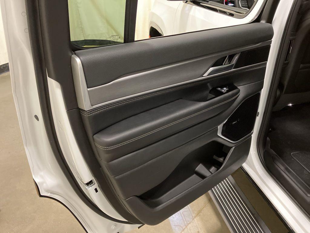 new 2026 Jeep Grand Wagoneer car, priced at $77,730