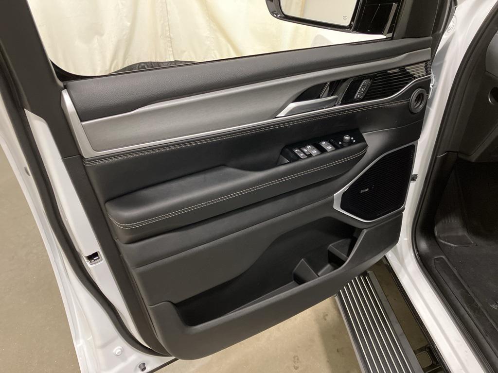 new 2026 Jeep Grand Wagoneer car, priced at $77,730