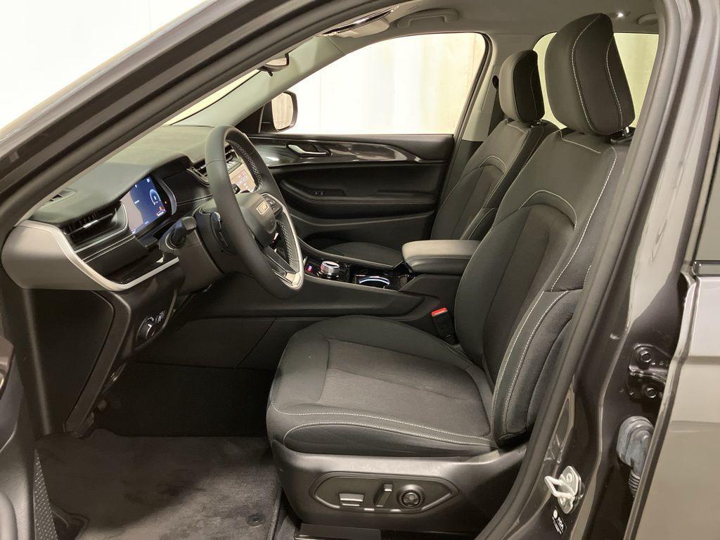 used 2023 Jeep Grand Cherokee car, priced at $26,791