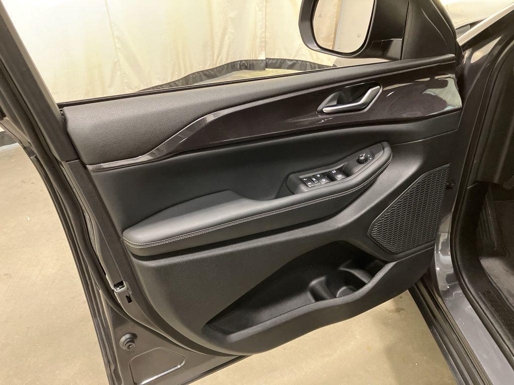 used 2023 Jeep Grand Cherokee car, priced at $26,791