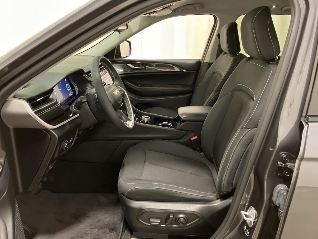 used 2023 Jeep Grand Cherokee car, priced at $27,995