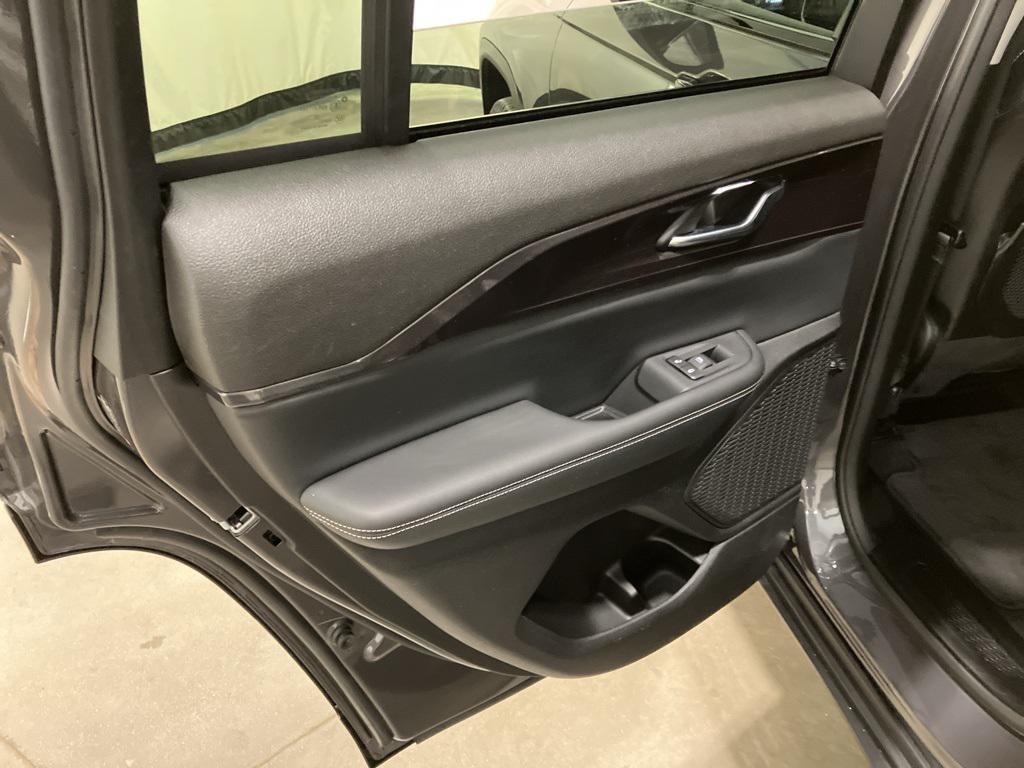 used 2023 Jeep Grand Cherokee car, priced at $27,995