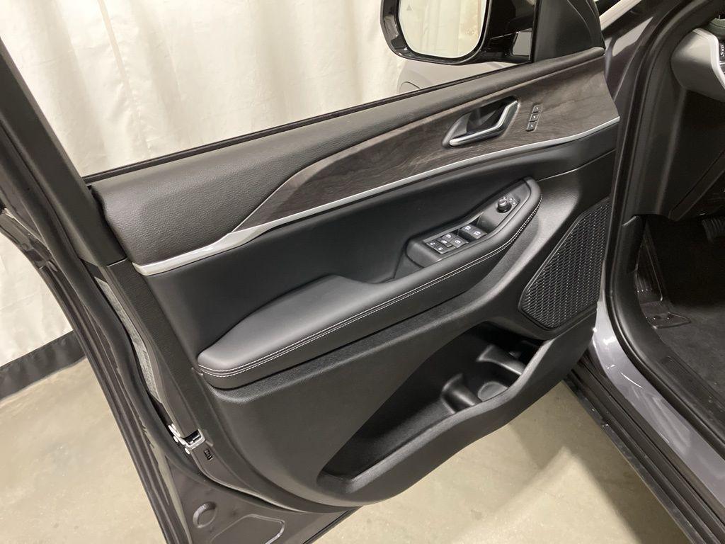 new 2025 Jeep Grand Cherokee L car, priced at $47,721