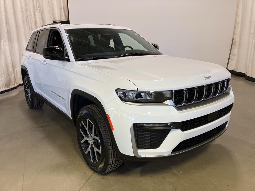 new 2026 Jeep Grand Cherokee car, priced at $48,985