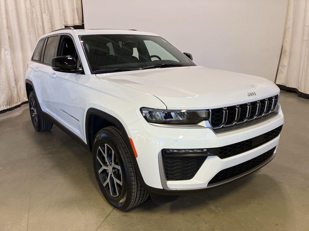 new 2026 Jeep Grand Cherokee car, priced at $47,485