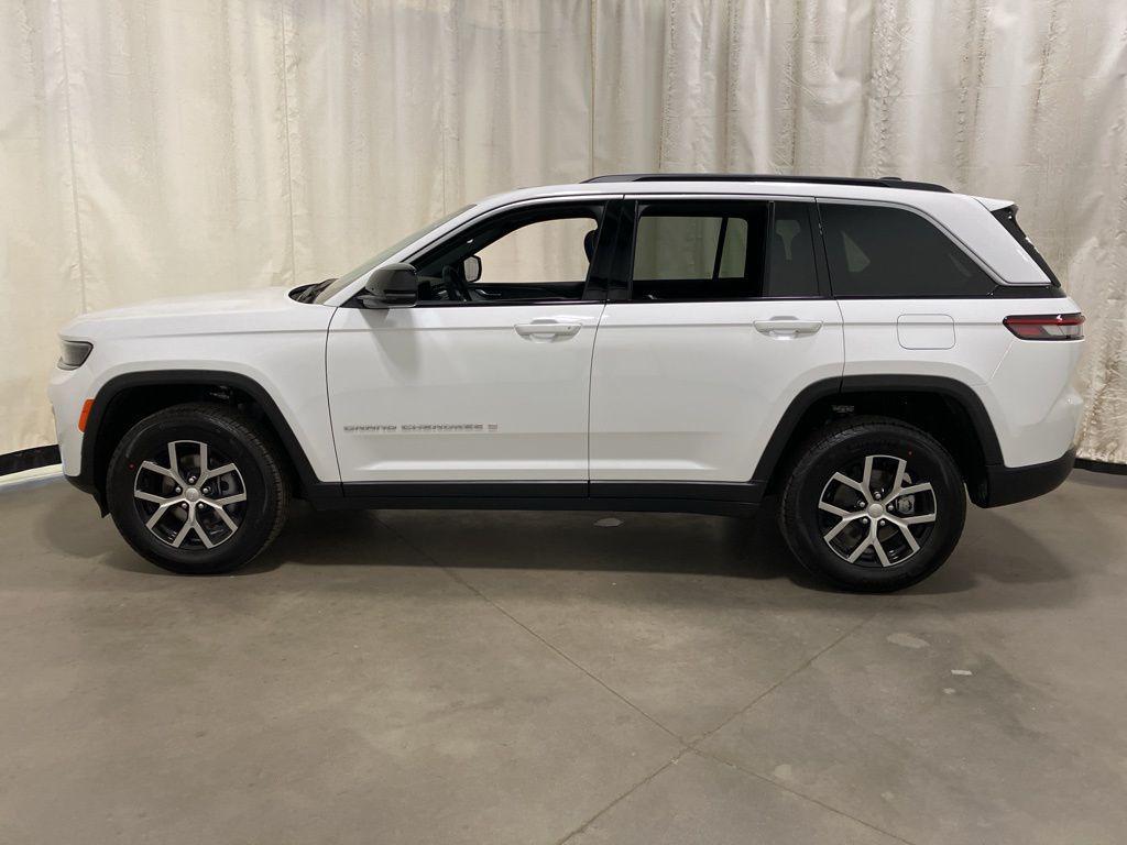new 2026 Jeep Grand Cherokee car, priced at $47,485