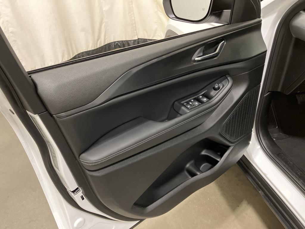 new 2025 Jeep Grand Cherokee car, priced at $41,325