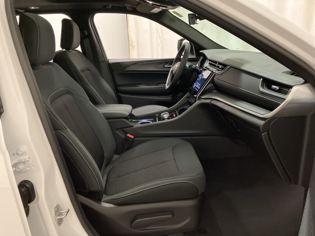 new 2025 Jeep Grand Cherokee car, priced at $41,325