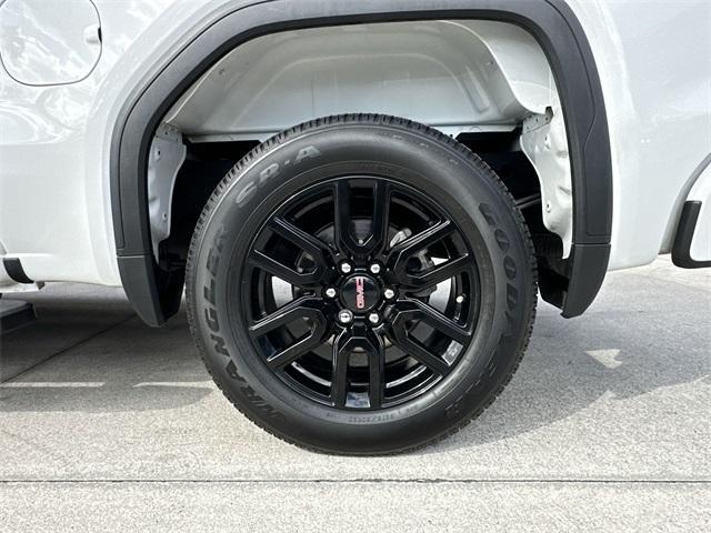 used 2023 GMC Sierra 1500 car, priced at $32,000