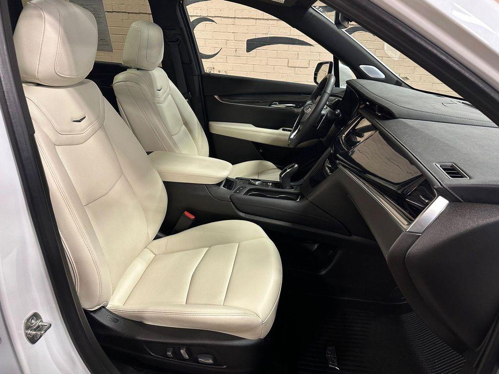 used 2024 Cadillac XT6 car, priced at $47,856