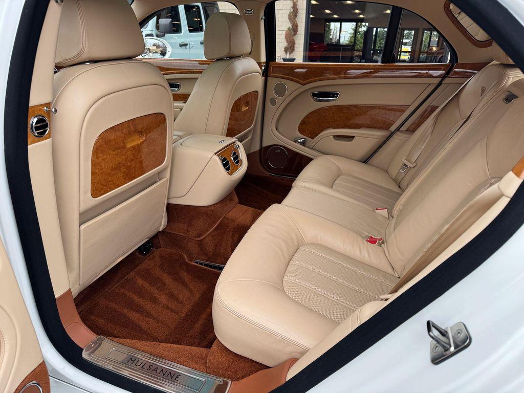 Bentley Mulsanne view 25
