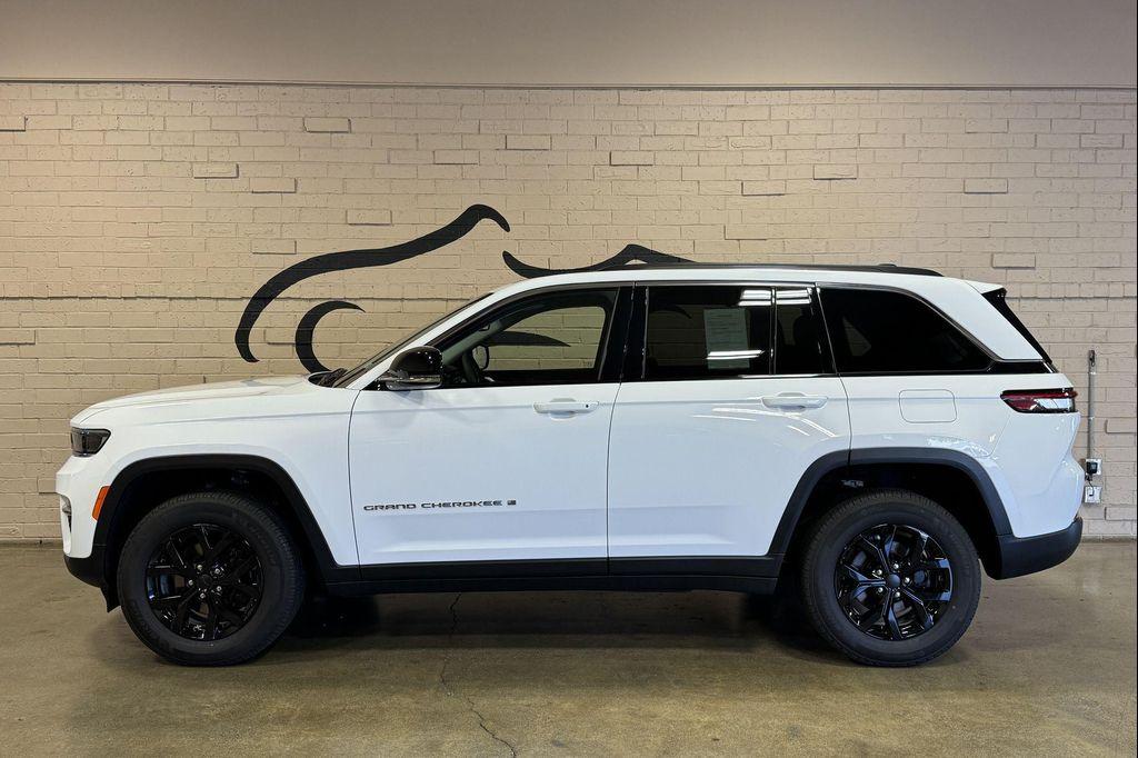 used 2023 Jeep Grand Cherokee car, priced at $31,339
