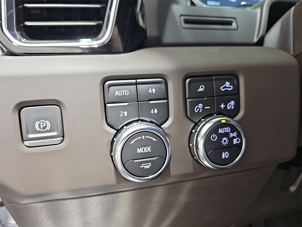 2024 White Frost Tricoat GMC Sierra 3500