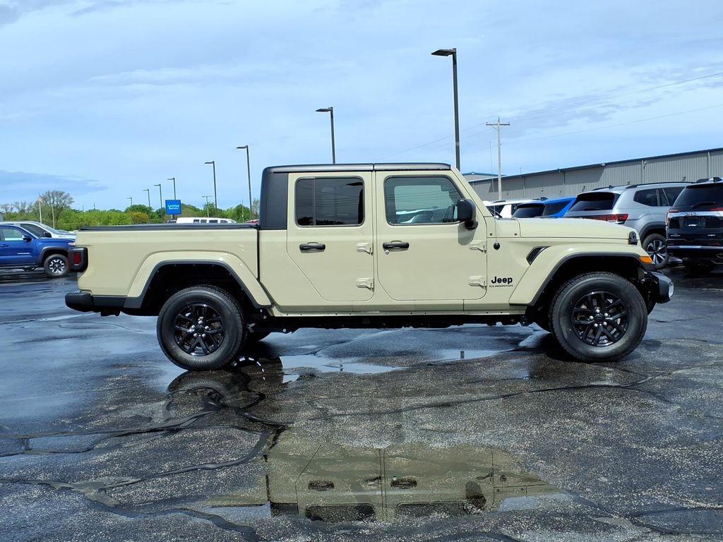 used 2022 Jeep Gladiator car, priced at $30,998