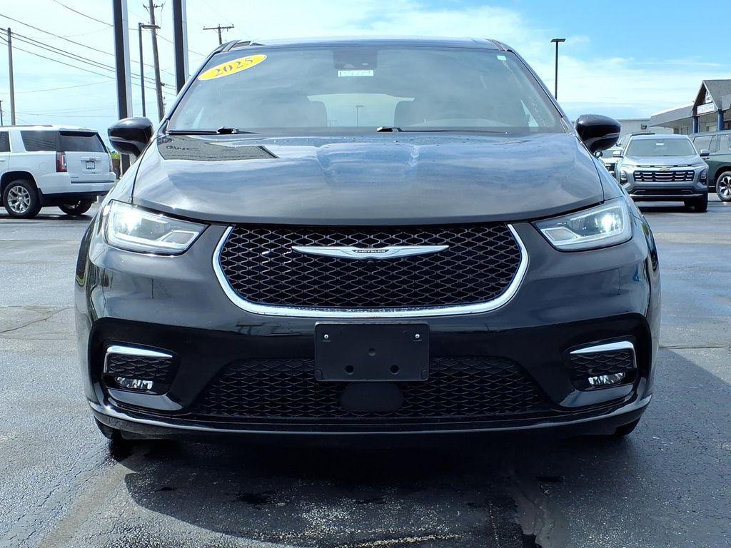 used 2025 Chrysler Pacifica car, priced at $31,998