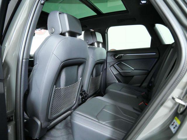 Audi Q3 view 15