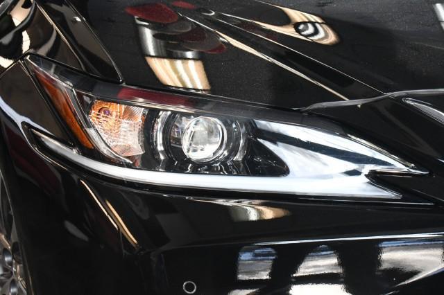 used 2020 Lexus ES 300h car, priced at $29,656