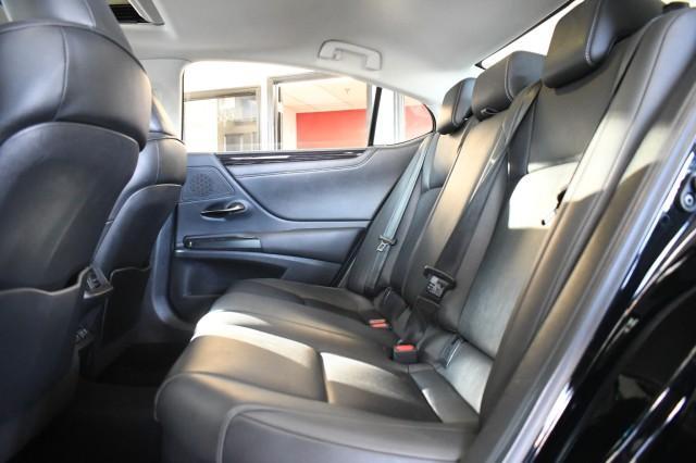 used 2020 Lexus ES 300h car, priced at $29,656