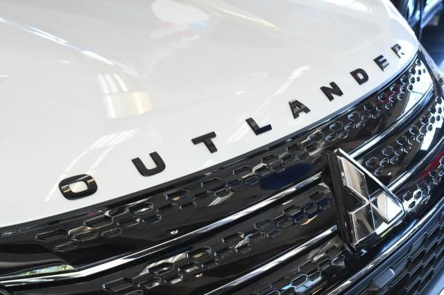 used 2023 Mitsubishi Outlander PHEV car