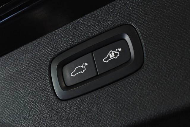 used 2020 Volvo XC90 car, priced at $21,780