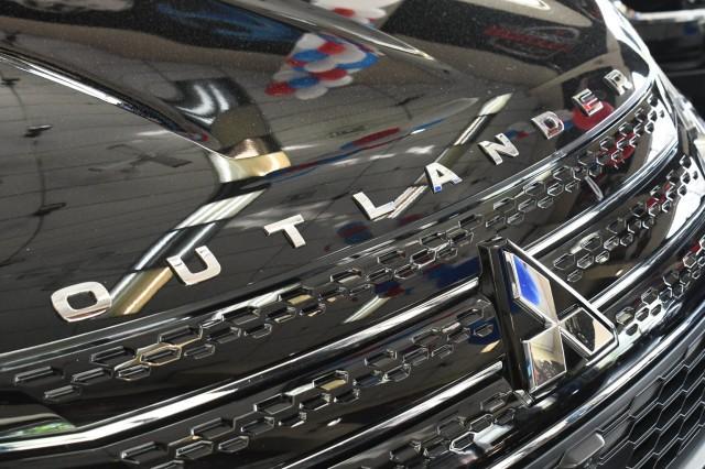 used 2023 Mitsubishi Outlander PHEV car