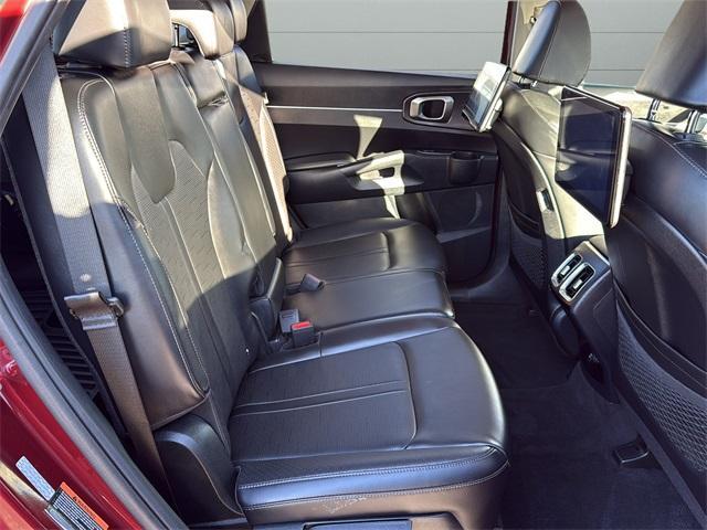 used 2025 Kia Sorento car, priced at $31,100