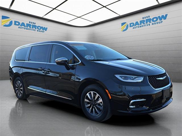 used 2023 Chrysler Pacifica Hybrid car, priced at $33,000