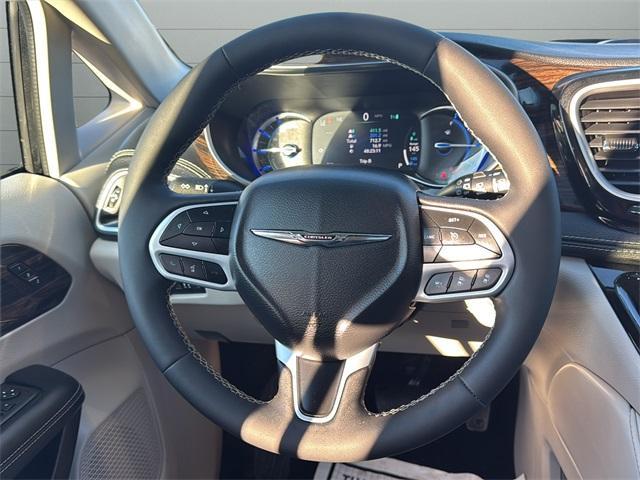used 2023 Chrysler Pacifica Hybrid car, priced at $33,000