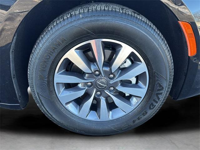 used 2023 Chrysler Pacifica Hybrid car, priced at $33,000