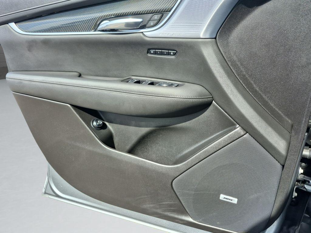 used 2024 Cadillac XT6 car, priced at $48,690